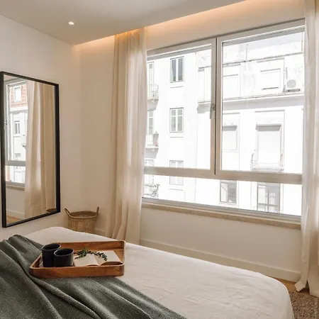 Tarquinia - 1 Bedroom And Parking In Alvalade Lisbon